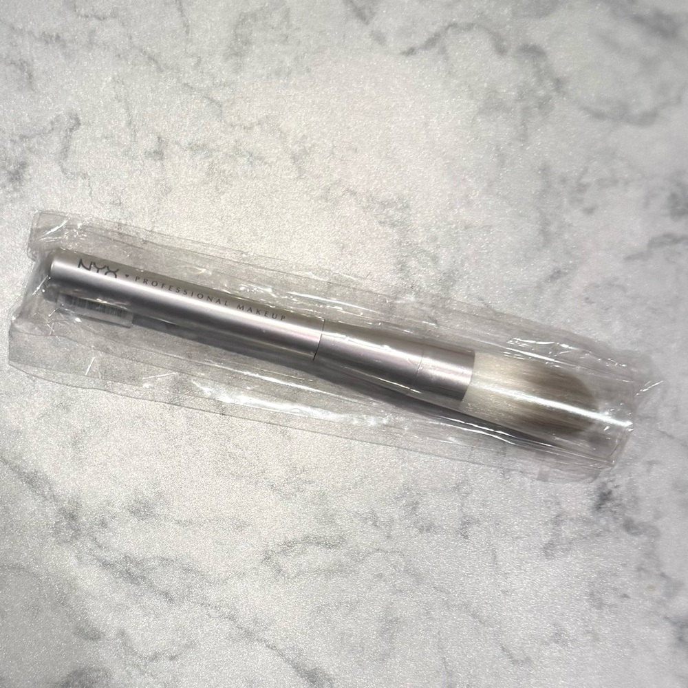 NYX Holographic Halo Highlighting Brush - Layered HHSB02